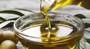 زيت الزيتون.. مفتاح الصحة وطول العمر