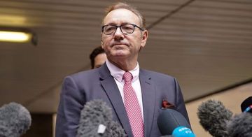 بعد تبرئته كيفن سبايسي يفجر مفاجأة: لا منزل لدي وهكذا أعيش