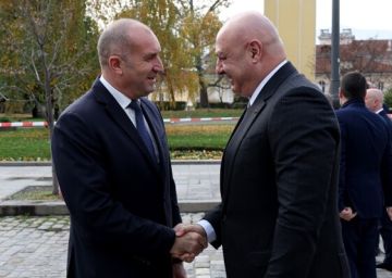 بدء المحادثات بين الرئيس عون والرئيس البلغاري رومين راديف في قصر الرئاسة البلغارية بدء المحادثات بين الرئيس عون والرئيس البلغاري رومين راديف في قصر الرئاسة البلغارية