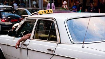 لوحتان للسيارة ورخصة سوق عمومية مزورة! لوحتان للسيارة ورخصة سوق عمومية مزورة!