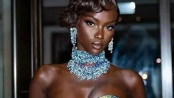 أنوك ياي تحصد لقب عارضة العام 2025