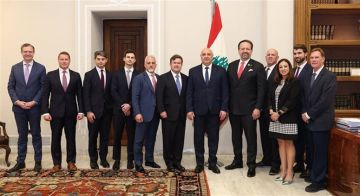 شو الوضع؟ الضغط الأميركي المالي يتصاعد على الحزب ولبنان... والرئيس ميشال عون يرفع البطاقة الحمراء في وجه من خان التيار شو الوضع؟ الضغط الأميركي المالي يتصاعد على الحزب ولبنان... والرئيس ميشال عون يرفع البطاقة الحمراء في وجه من خان التيار