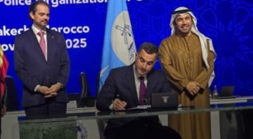 اللواء عبدالله وقع اتفاق الإنتربول لامتيازات وحصانات المنظمة