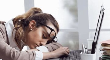 النعاس المفرط علامة تعب أم مشكلة صحية؟