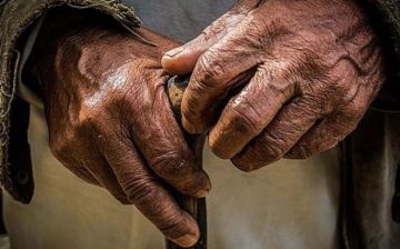 كبار السن في مواجهة الإفلاس: كرامة تستنزف كل يوم