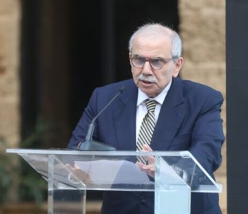 نواف سلام لـنيويورك تايمز: إسرائيل تتذرع بنزع سلاح حزب الله والحزب يتمسك به ما لم تغادر إسرائيل