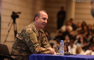 بالفيديو جلسة حوارية بين قائد الجيش وطلاب جامعة الروح القدس الكسليك