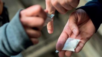 بعد مراقبة دقيقة... توقيف مروجين بالجرم المشهود بعد مراقبة دقيقة... توقيف مروجين بالجرم المشهود