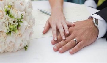 إعلامي يدخل القفص الذهبي.. والعروس من خارج الوسط إعلامي يدخل القفص الذهبي.. والعروس من خارج الوسط