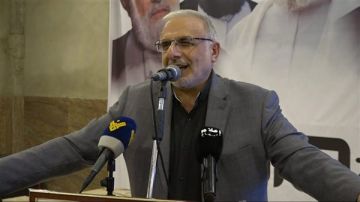 المقداد: المقاومة والشعب اللبناني لن يرفعا راية الاستسلام أمام التهديدات الأميركية والإسرائيلية 