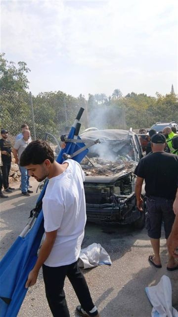 بالصور- استهداف سيارة في الجنوب.. وحالة من الهلع!