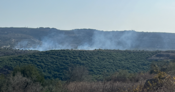 حريق بين يارين والزلوطية والدفاع المدني يعمل على إخماده وسط قذائف معادية حريق بين يارين والزلوطية والدفاع المدني يعمل على إخماده وسط قذائف معادية