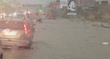 لبنان يغرق شلل شبه كامل في حركة المرور وسيول تغمر شوارع بيروت!
