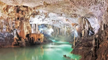 لبنان.. أزمة حفل الزفاف في مغارة جعيتا تتصاعد وسط تعنت البلدية وملاحقة قانونية من السلطات لبنان.. أزمة حفل الزفاف في مغارة جعيتا تتصاعد وسط تعنت البلدية وملاحقة قانونية من السلطات