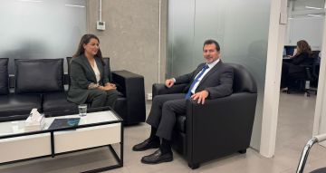 شحادة عرض مع المديرة العامة لمنظمة التعاون الرقمي لمشاريع تقوم بها الوزارة