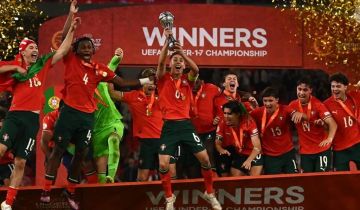 رونالدو يهنىء لاعبي منتخب بلاده للناشئين بعد تتويجهم بمونديال قطر تحت الـ17..