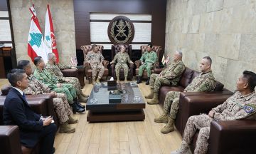 قائد الجيش بحث مع قائد القوات المسلحة الماليزية في سبل التعاون قائد الجيش بحث مع قائد القوات المسلحة الماليزية في سبل التعاون