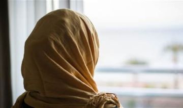 إطلالة غير متوقعة بعد سنوات.. فنانة تعود إلى الأضواء من دون حجاب (فيديو) إطلالة غير متوقعة بعد سنوات.. فنانة تعود إلى الأضواء من دون حجاب (فيديو)