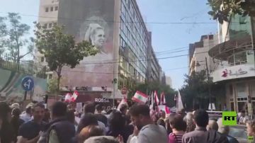 بيروت.. انطلاق مسيرة في شارع الحمرا استنكارا لاستمرار الاعتداءات الإسرائيلية على لبنان بيروت.. انطلاق مسيرة في شارع الحمرا استنكارا لاستمرار الاعتداءات الإسرائيلية على لبنان