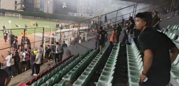 إشكال كبير خلال مباراة النجمة جويا.. تكسير وتوتر! إشكال كبير خلال مباراة النجمة جويا.. تكسير وتوتر!