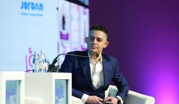 شاكر خزعل... أن تكتب من حافة اللجوء عن قلب العالم