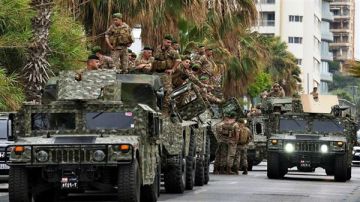 استقبال استثنائي قذائف خلبية من الجيش ترحب بقداسة البابا