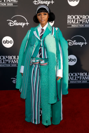 بالصور: إطلالة غير تقليدية للفنانة الأميركية جانيل موناي بالصور: إطلالة غير تقليدية للفنانة الأميركية جانيل موناي