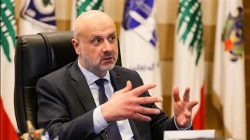 ضجة في وزارة الداخلية... مولوي وقع 1400 رخصة فوميه في يومه الأخير! ضجة في وزارة الداخلية... مولوي وقع 1400 رخصة فوميه في يومه الأخير!