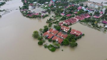 ماليزيا: فيضانات واسعة تجتاح البلاد وتهجر أكثر من 27 ألف شخص ماليزيا: فيضانات واسعة تجتاح البلاد وتهجر أكثر من 27 ألف شخص