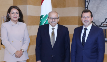 رئيس الحكومة استقبل الوزير شحادة والمديرة العامة لمنظمة التعاون الرقمي رئيس الحكومة استقبل الوزير شحادة والمديرة العامة لمنظمة التعاون الرقمي