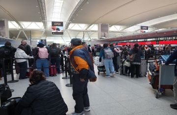 فوضى وقلق.. إلغاء وتأخر آلاف الرحلات الجوية في المطارات الأميركية مع استمرار الإغلاق الحكومي