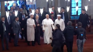 فيديو من اسطنبول: البابا يجول في المسجد الأزرق