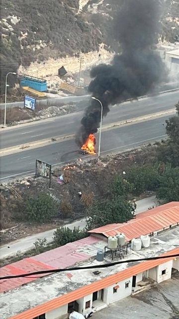 مسيرة إسرائيلية تستهدف سيارة في جنوب لبنان (فيديو صور)