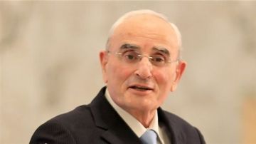 مكتب وزير الدفاع: فحوصات احترازية بعد توعك بسيط والوزير بصحة جيدة