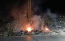 مجهولون أضرموا النار بمكب نفايات عشوائي... والأهالي يناشدون