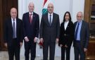 رئيس الفيفا في قصر بعبدا ودعم لتطوير كرة القدم اللبنانية