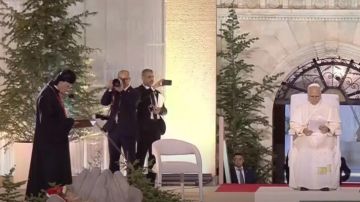 الراعي رحب بالبابا في بكركي: كلامكم سيكون بالنسبة لنا نورا وتصويبا للمسار الراعي رحب بالبابا في بكركي: كلامكم سيكون بالنسبة لنا نورا وتصويبا للمسار