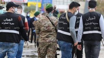 بالجرم المشهود... سوري يروج عملة مزورة من فئة 100 دولار!