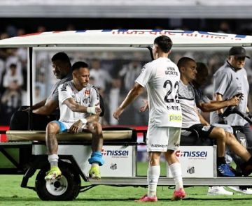 بعد إنقاذ سانتوس من الهبوط.. جراحة طارئة تهدد مستقبل نيمار بعد إنقاذ سانتوس من الهبوط.. جراحة طارئة تهدد مستقبل نيمار