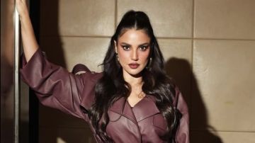 درة تشارك جمهورها أحدث جلسة تصوير بإطلالة خريفية أنيقة تجمع بين الفخامة والتميز درة تشارك جمهورها أحدث جلسة تصوير بإطلالة خريفية أنيقة تجمع بين الفخامة والتميز