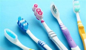 لتجنب الأمراض.. متى يجب تغيير فرشاة الأسنان؟