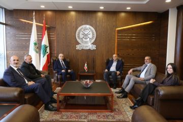 منسى استقبل إميل رحمة ورئيس بلدية آسيا البترون ومختار المحلة حيث جرى مناقشة الأوضاع العامة منسى استقبل إميل رحمة ورئيس بلدية آسيا البترون ومختار المحلة حيث جرى مناقشة الأوضاع العامة