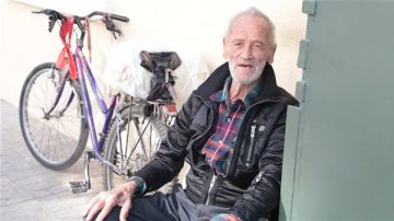 ابو رامي حدرج ... ابن الثمانين عاما لا يفارق دراجته الهوائية: قد أصل الى الـ 100