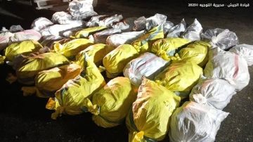 الجيش اللبناني يلاحق مخلين بالأمن ويوقف 3 أشخاص ويضبط حبوب كبتاغون الجيش اللبناني يلاحق مخلين بالأمن ويوقف 3 أشخاص ويضبط حبوب كبتاغون