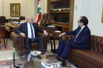 الرئيس عون عرض مع السفير اللبناني في فرنسا تعزيز العلاقات وتفعيل الخدمات القنصلية للبنانيين المقيمين بفرنسا الرئيس عون عرض مع السفير اللبناني في فرنسا تعزيز العلاقات وتفعيل الخدمات القنصلية للبنانيين المقيمين بفرنسا