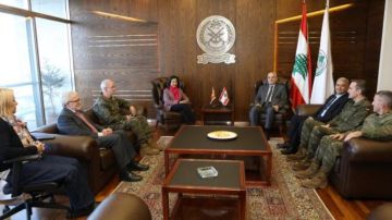 وزيرة الدفاع الإسبانية نوهت بجهود المؤسسة العسكرية في تنفيذ خطة الانتشار وزيرة الدفاع الإسبانية نوهت بجهود المؤسسة العسكرية في تنفيذ خطة الانتشار