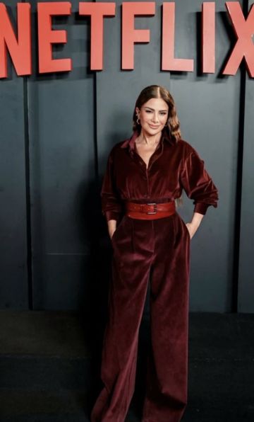 صبا مبارك تتألق ببدلة مخملية من Max Mara في ليلة Netflix أناقة بطراز هوليوودي صبا مبارك تتألق ببدلة مخملية من Max Mara في ليلة Netflix أناقة بطراز هوليوودي