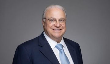 محمد بركات الرائد الذي آمن بأن الخير واجب لا وظيفة محمد بركات الرائد الذي آمن بأن الخير واجب لا وظيفة