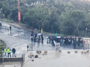 بدء توافد المواطنين إلى دير مار مارون - عنايا لاستقبال البابا لاوون الرابع عشر