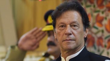 باكستان: الحكم على رئيس الوزراء السابق عمران خان وزوجته بالسجن 17 عاما